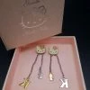 Hello Kitty Schmuck Ohrstecker Mit Kettchen Golden Weiss Rosa 925 Silber -Pokemon Shop Ohrringlangpink
