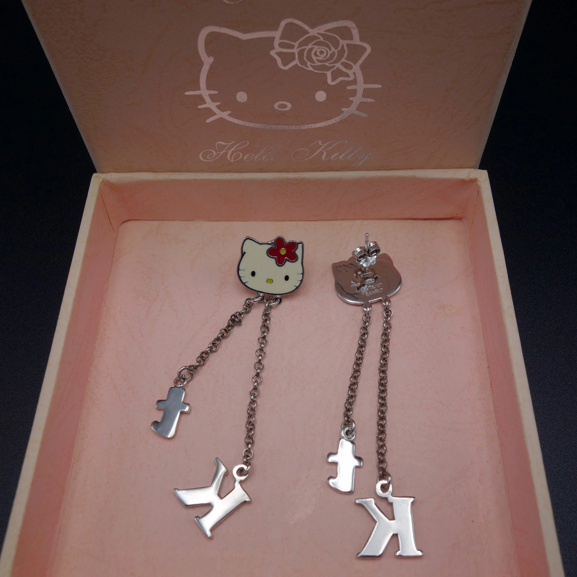 Hello Kitty Schmuck Ohrstecker Mit Kettchen Kt 925 Silber Rot 4 Hello Kitty Schmuck Ohrstecker Mit Kettchen Kt 925 Silber Rot – Bild 2